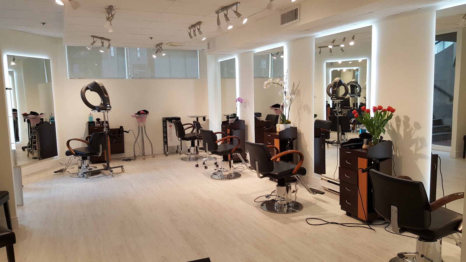 Kim Du Salon